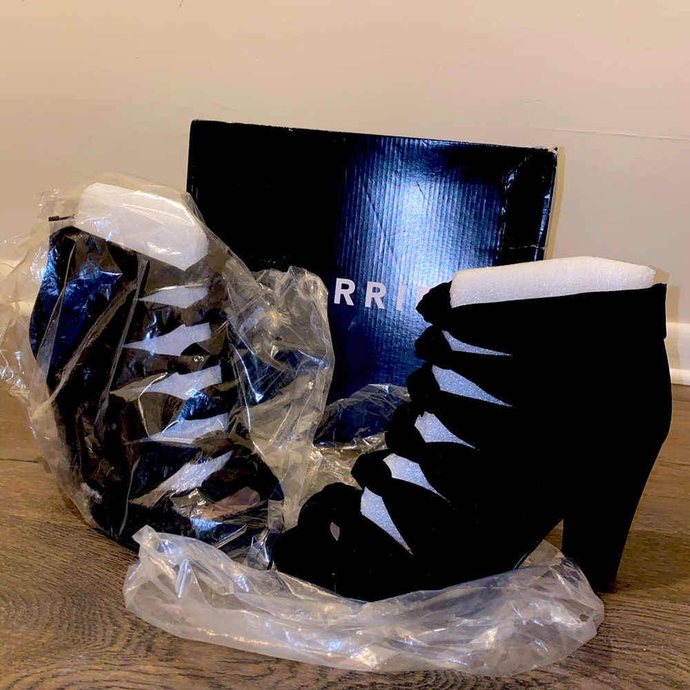 Torrid black knot peep toe heels sz: 8W